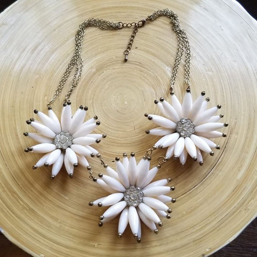 3/$20 Fashion Jewelry Flower Necklace